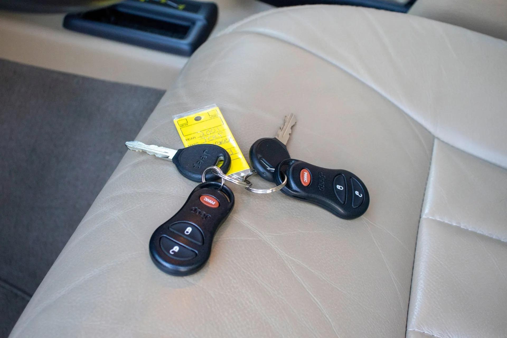 13k Mile 2001 Jeep Cherokee Limited