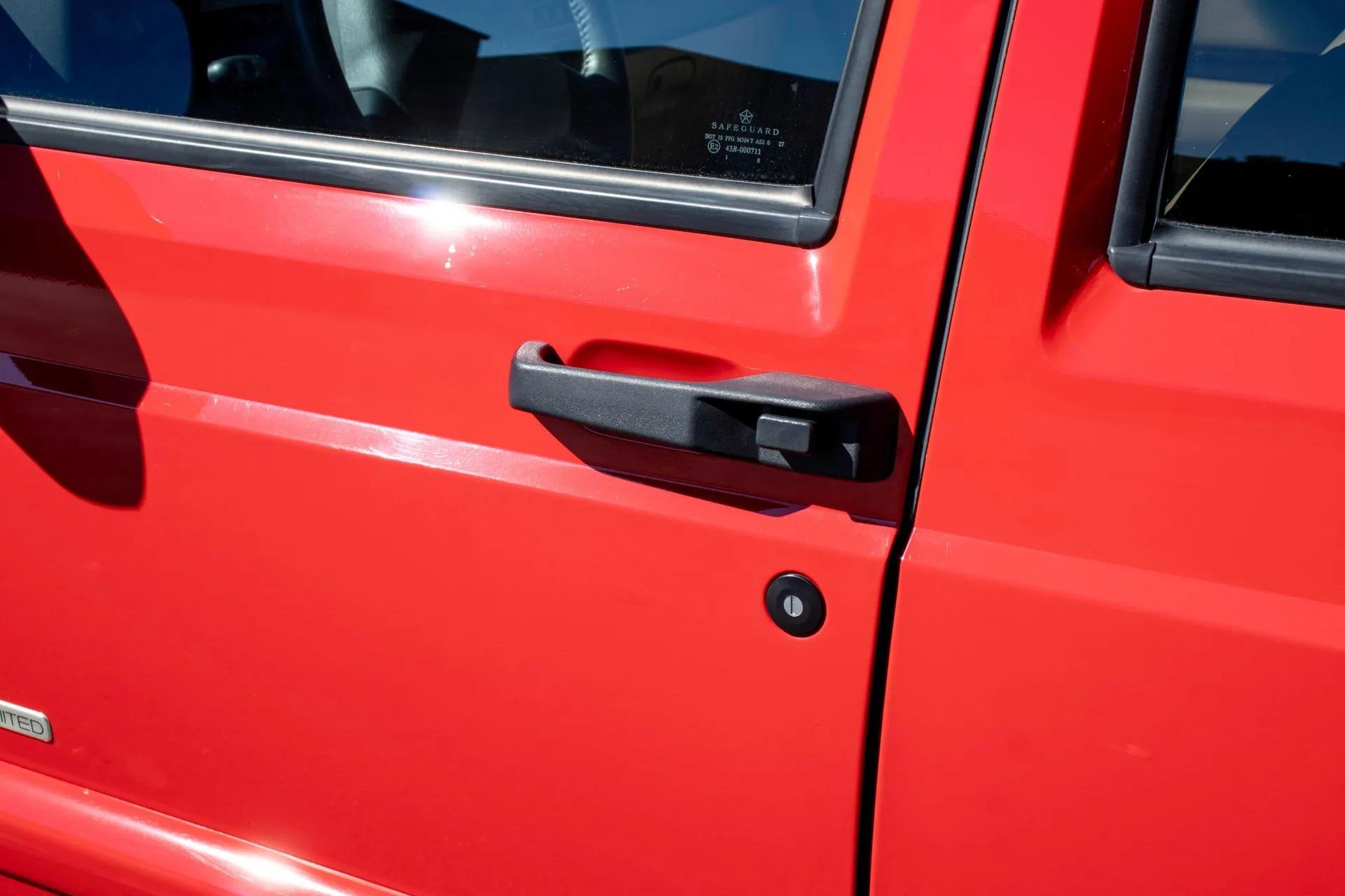 13k Mile 2001 Jeep Cherokee Limited