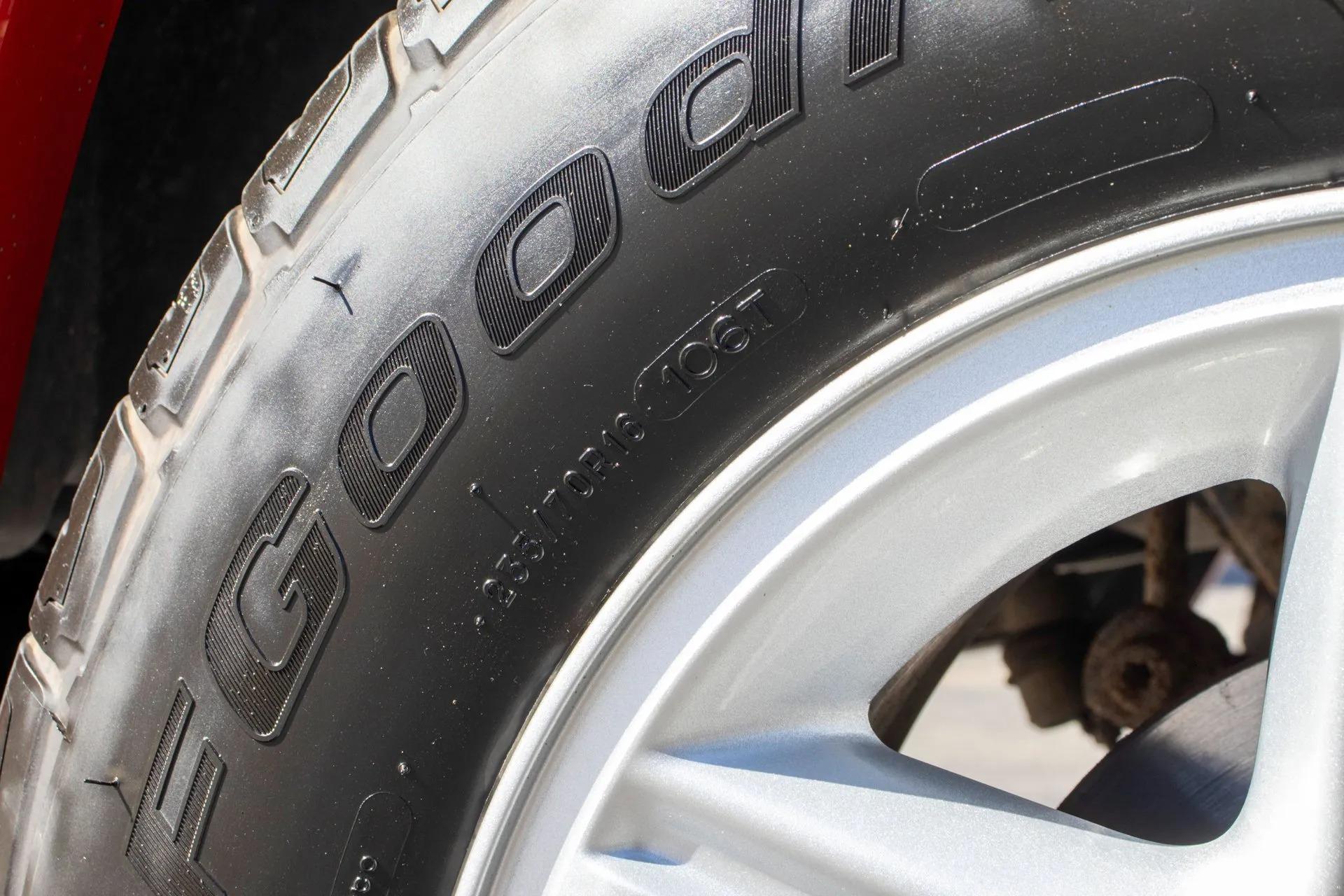 13k Mile 2001 Jeep Cherokee Limited