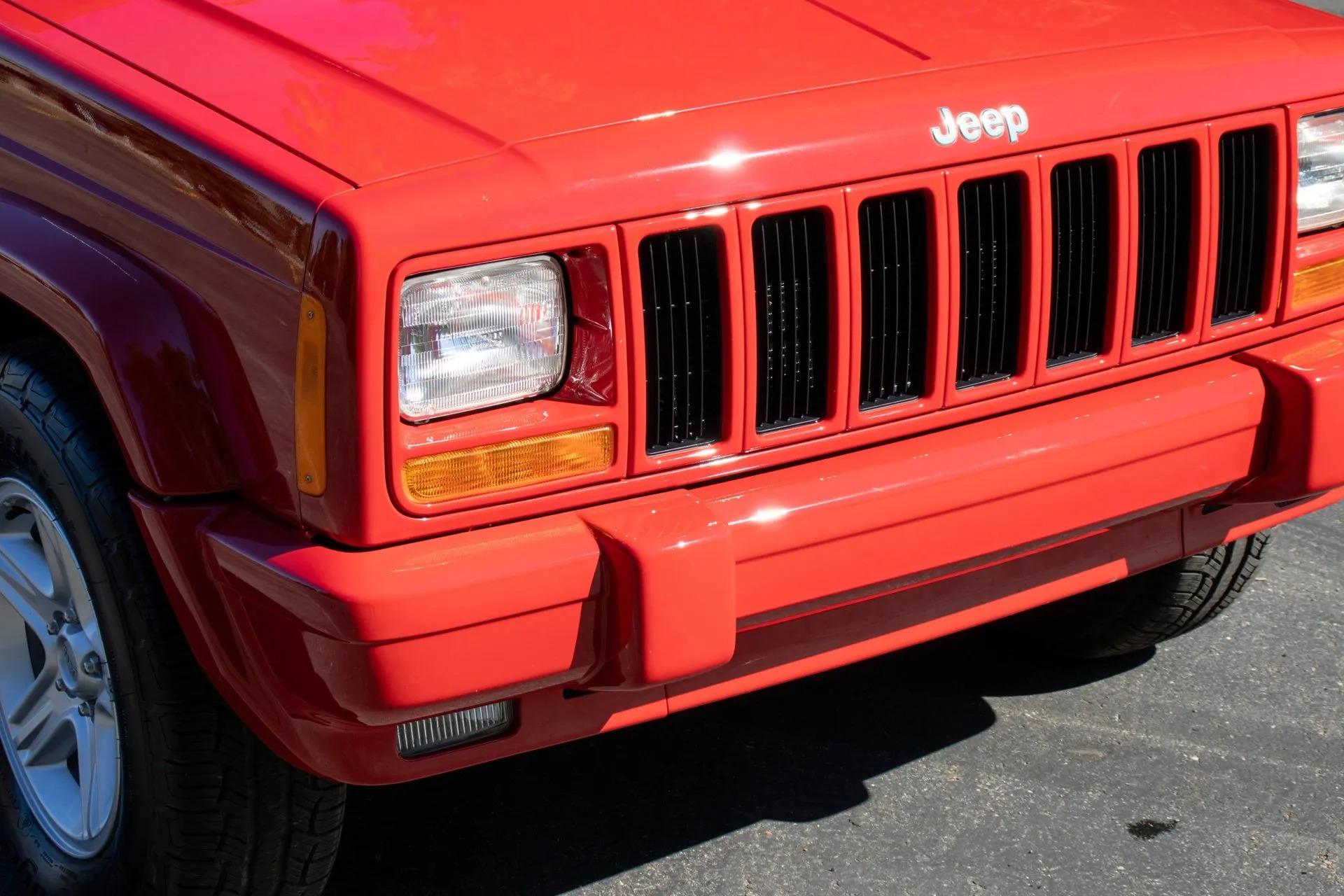 13k Mile 2001 Jeep Cherokee Limited