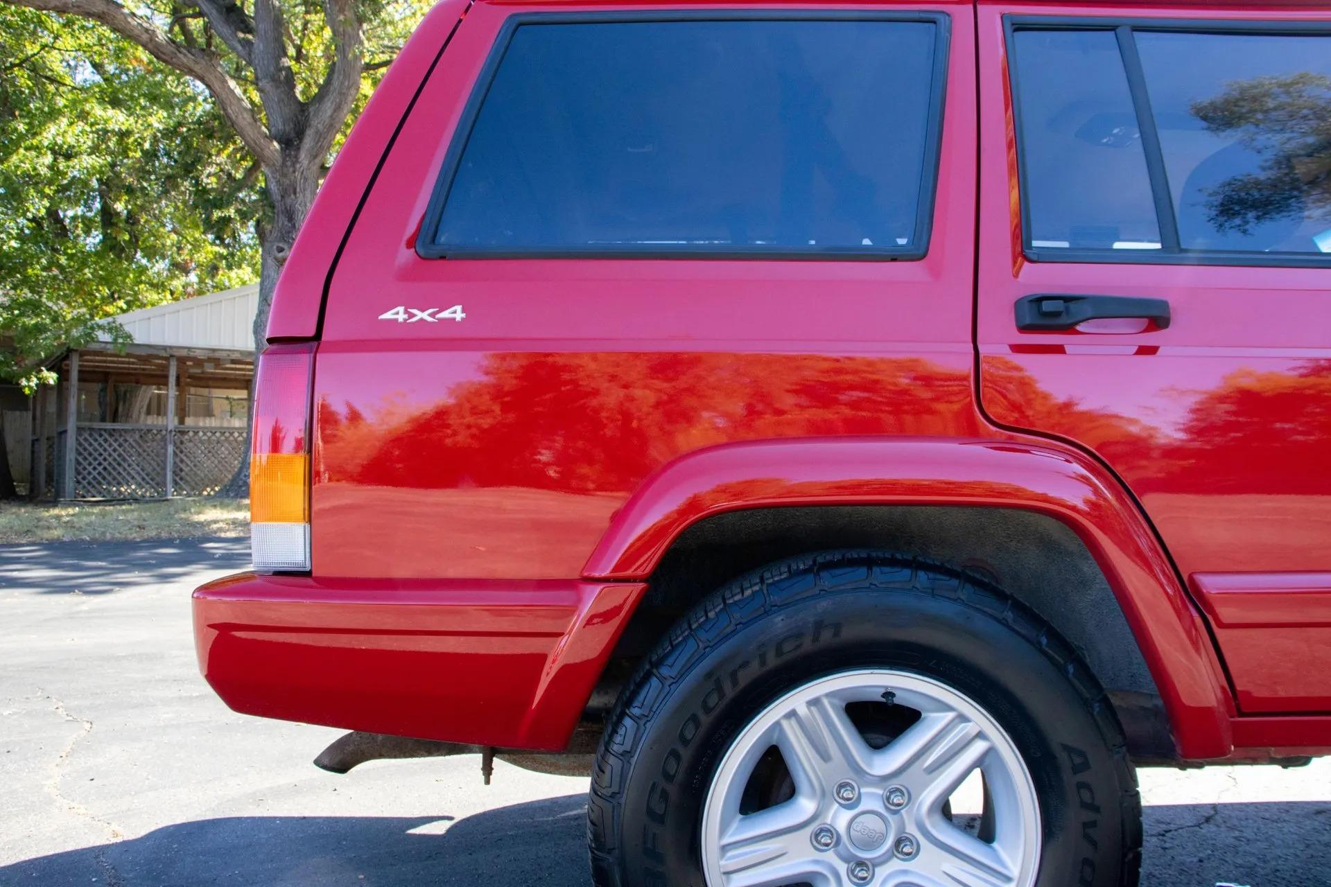 13k Mile 2001 Jeep Cherokee Limited