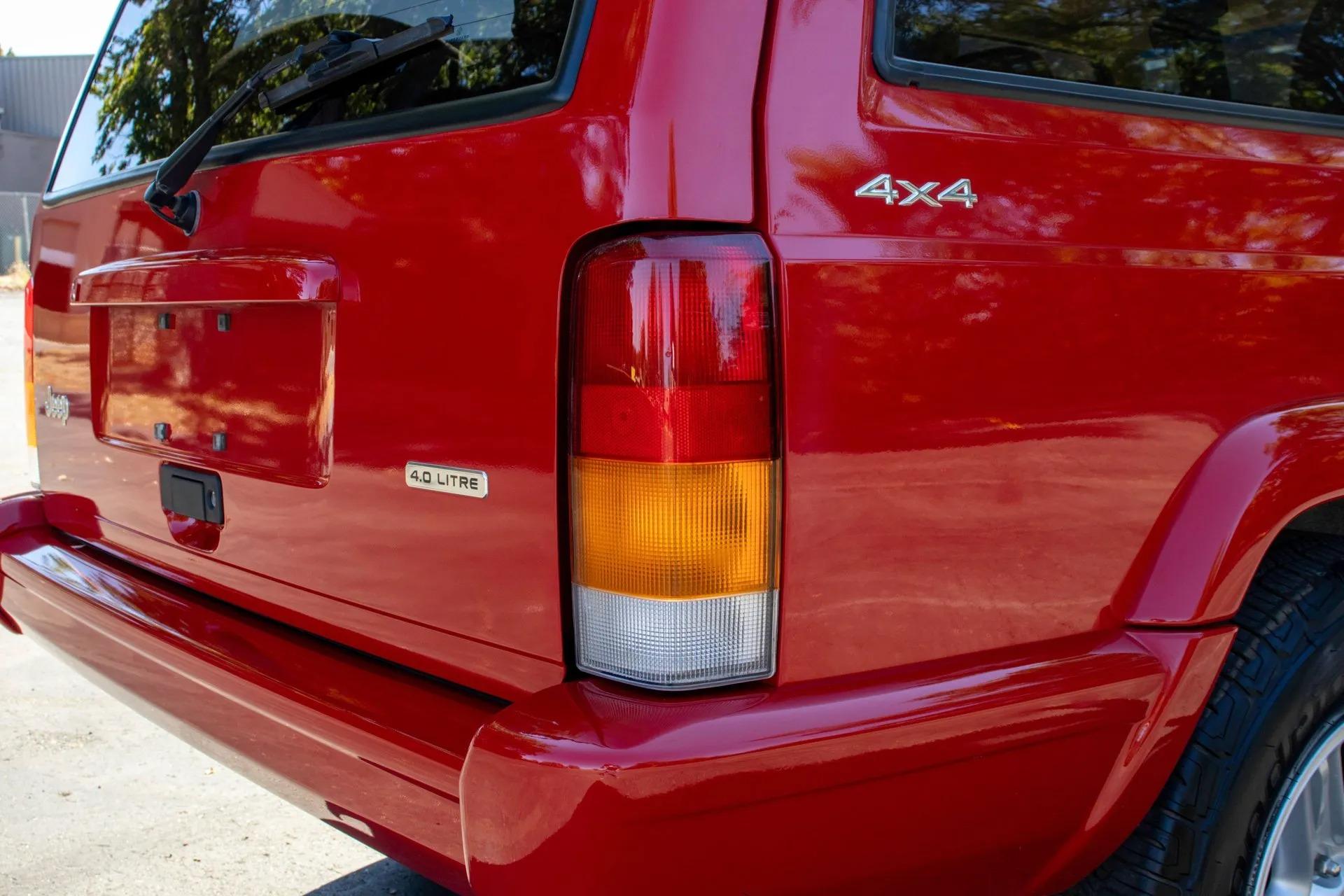 13k Mile 2001 Jeep Cherokee Limited