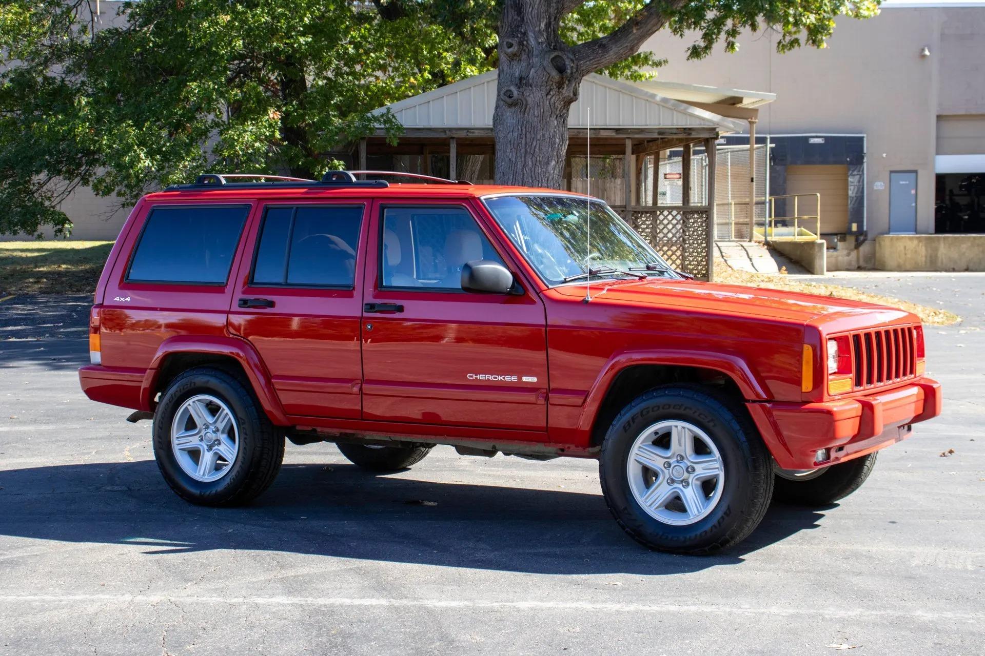 13k Mile 2001 Jeep Cherokee Limited