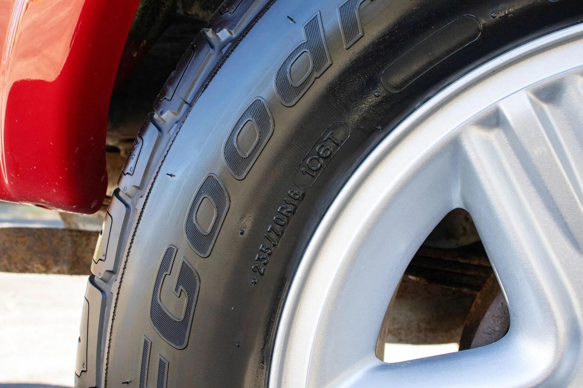 13k Mile 2001 Jeep Cherokee Limited