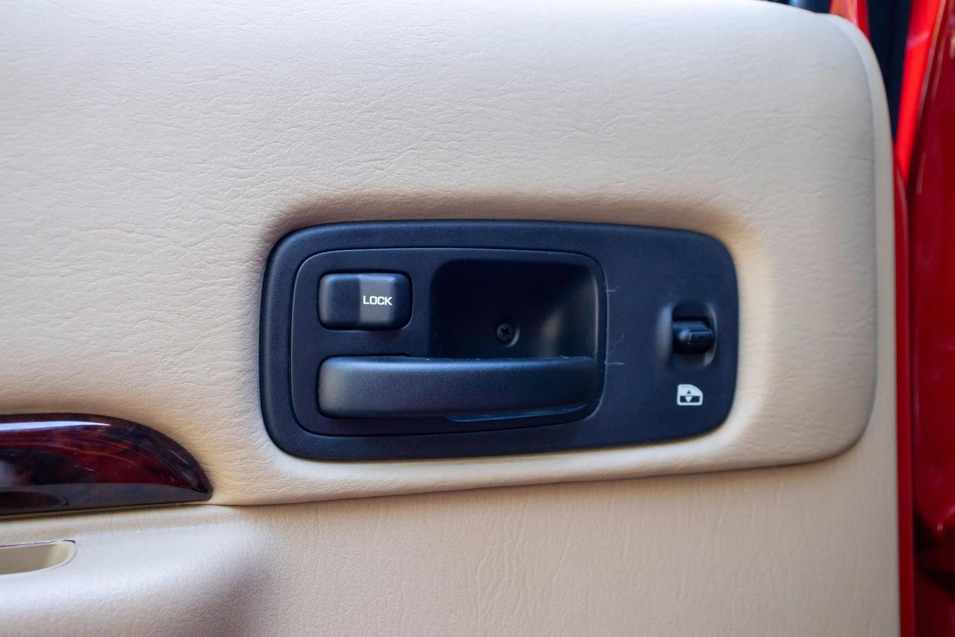 13k Mile 2001 Jeep Cherokee Limited