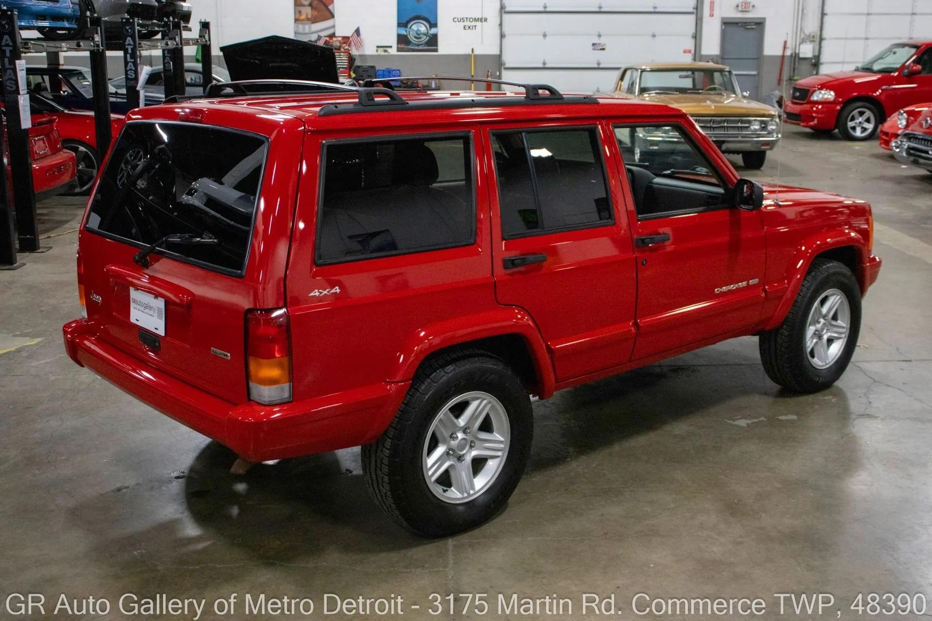 13k Mile 2001 Jeep Cherokee Limited