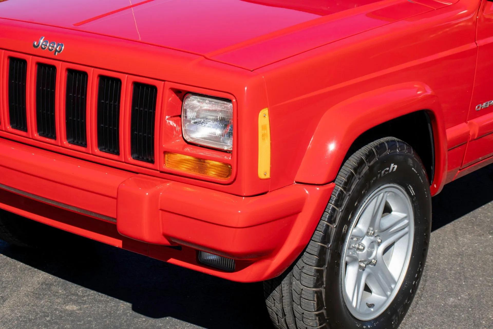 13k Mile 2001 Jeep Cherokee Limited
