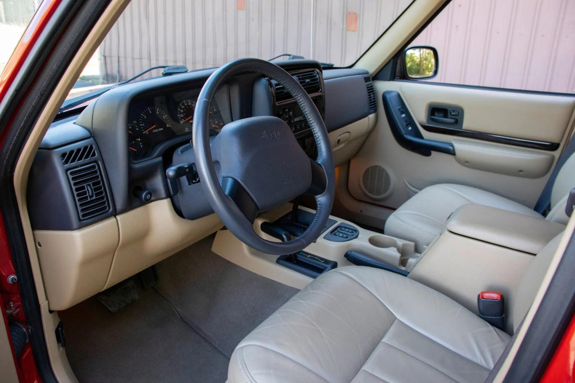 13k Mile 2001 Jeep Cherokee Limited