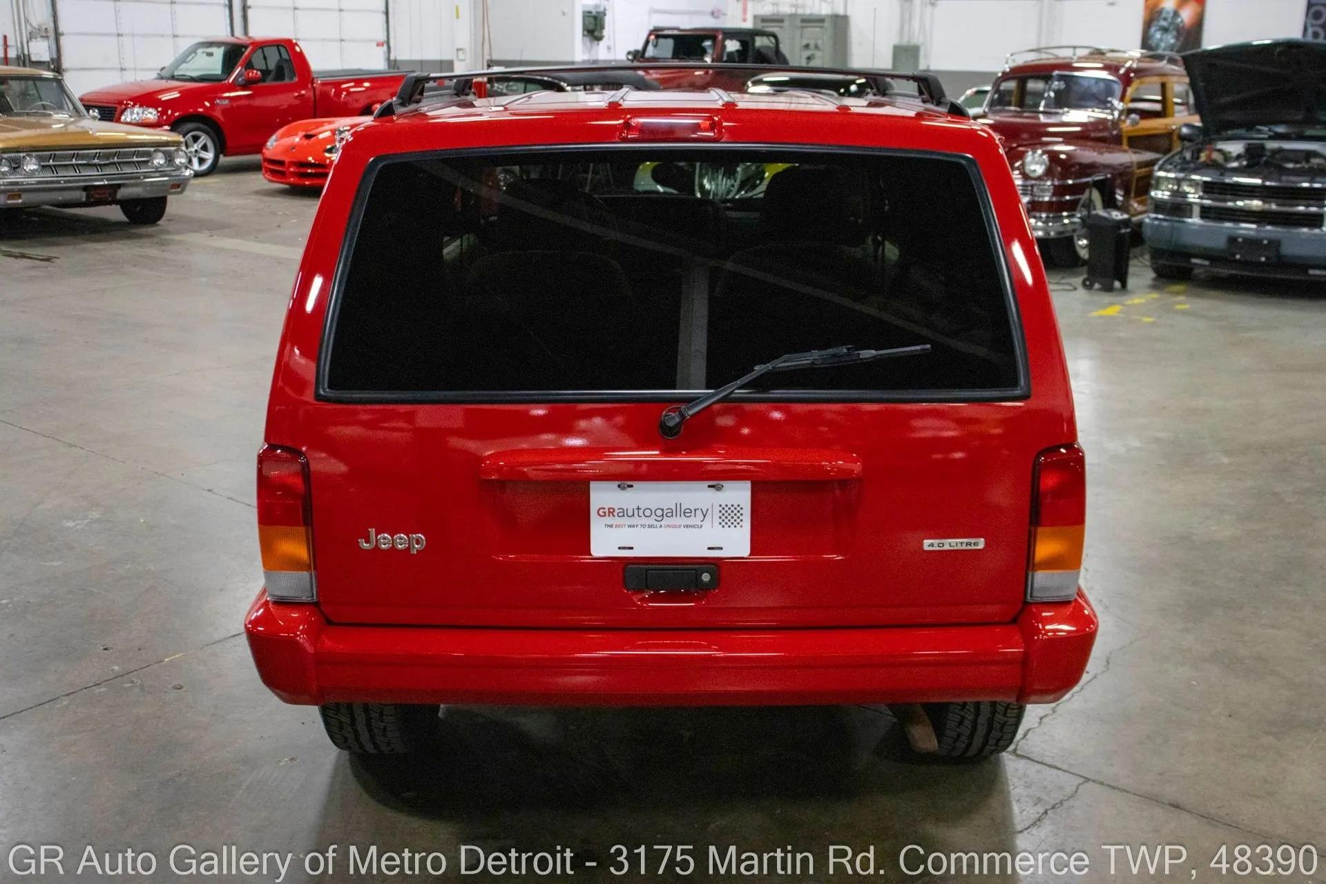 13k Mile 2001 Jeep Cherokee Limited