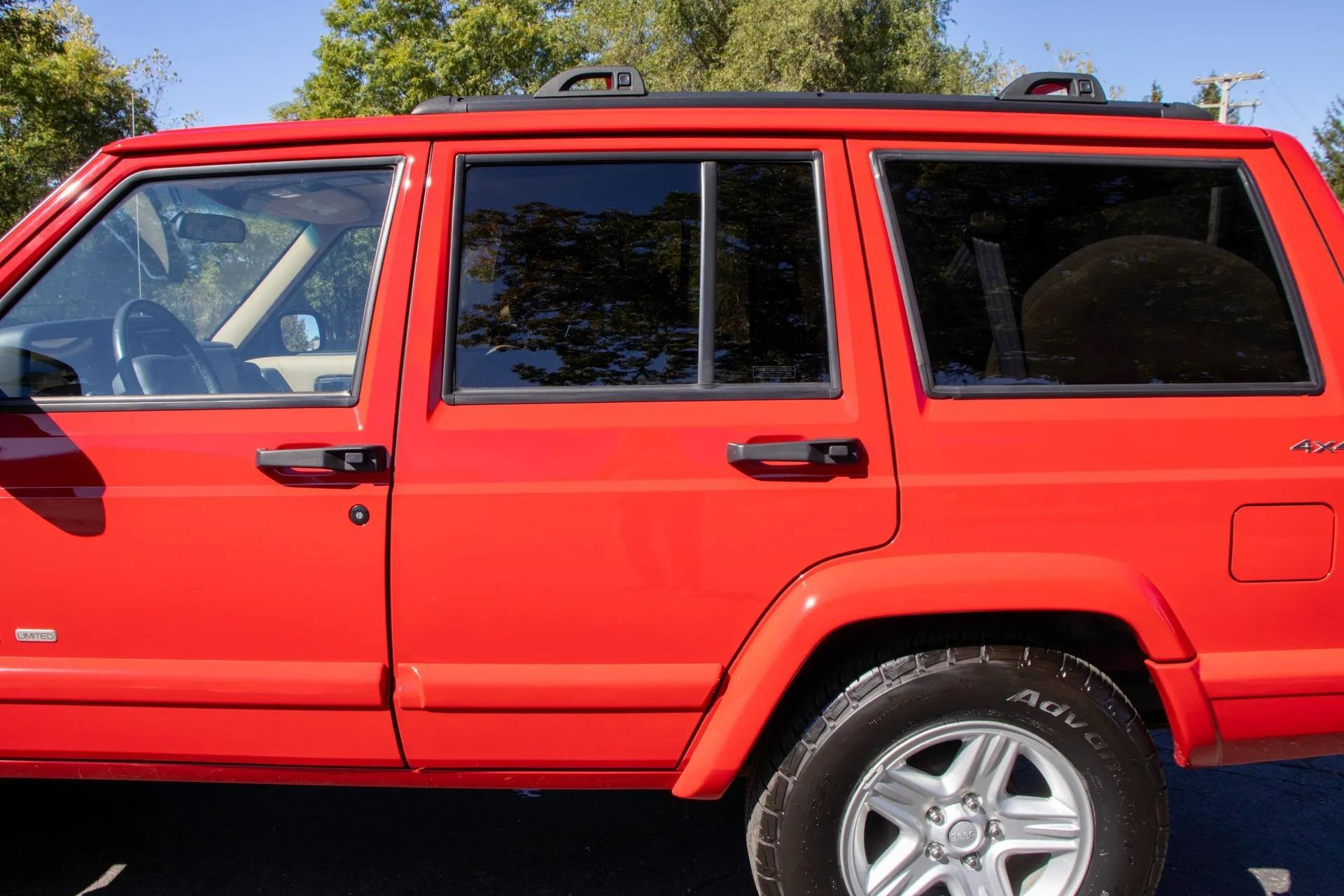 13k Mile 2001 Jeep Cherokee Limited