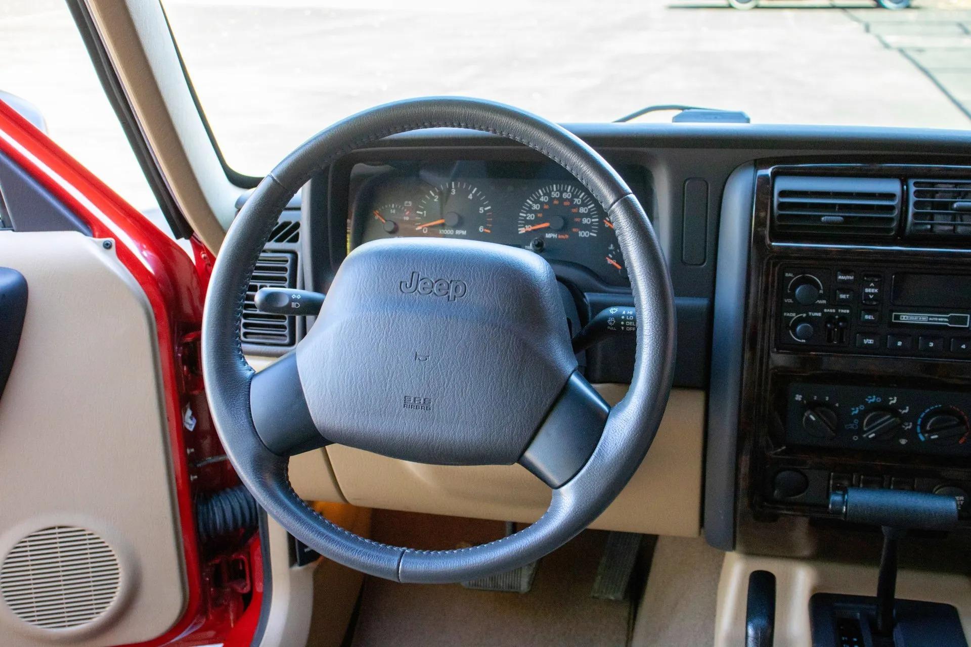 13k Mile 2001 Jeep Cherokee Limited