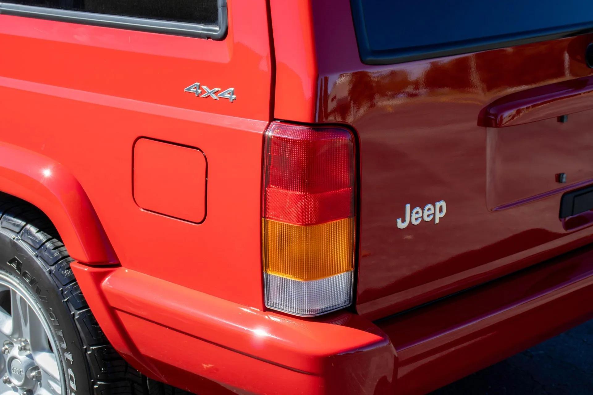 13k Mile 2001 Jeep Cherokee Limited