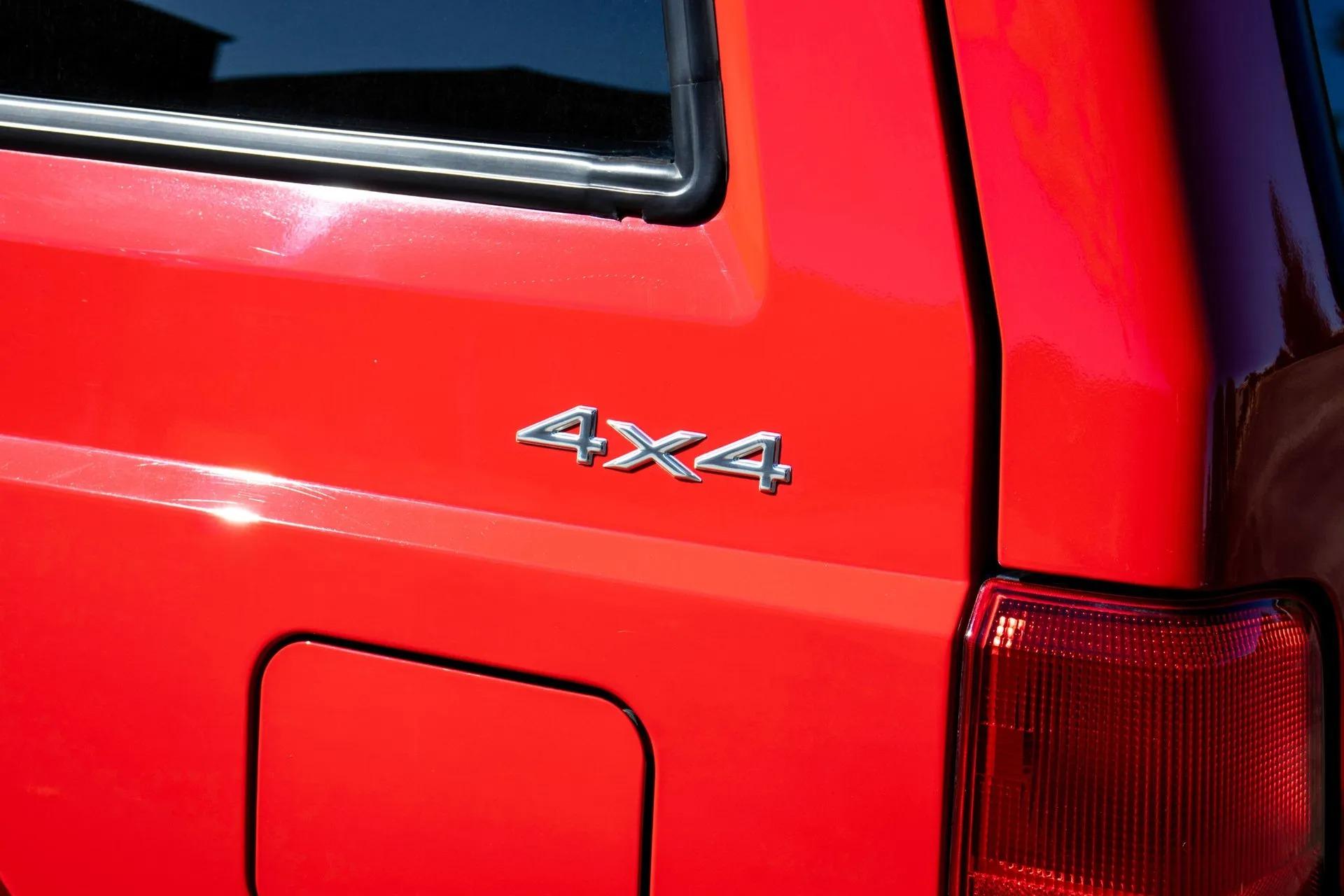 13k Mile 2001 Jeep Cherokee Limited