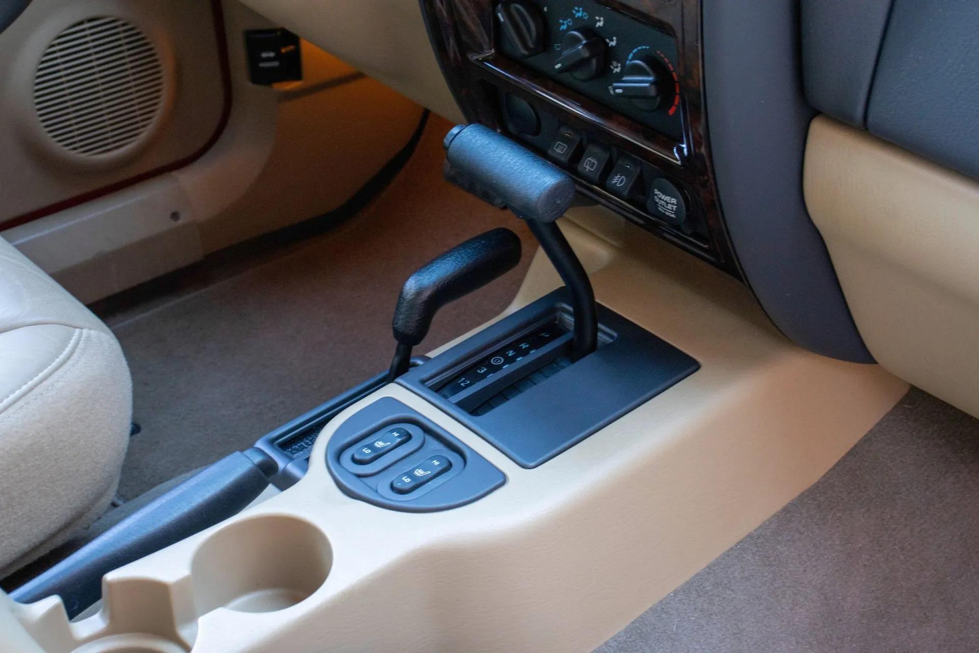 13k Mile 2001 Jeep Cherokee Limited