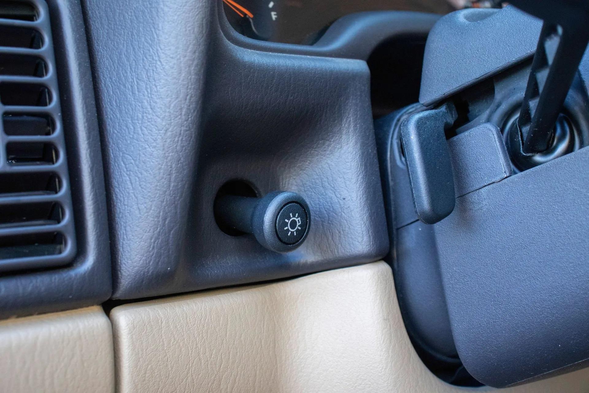 13k Mile 2001 Jeep Cherokee Limited