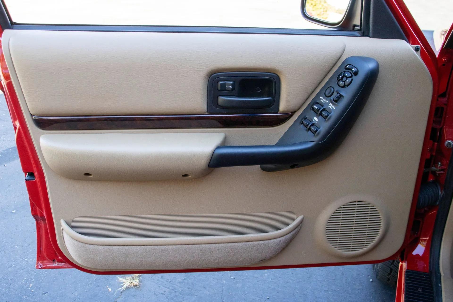 13k Mile 2001 Jeep Cherokee Limited