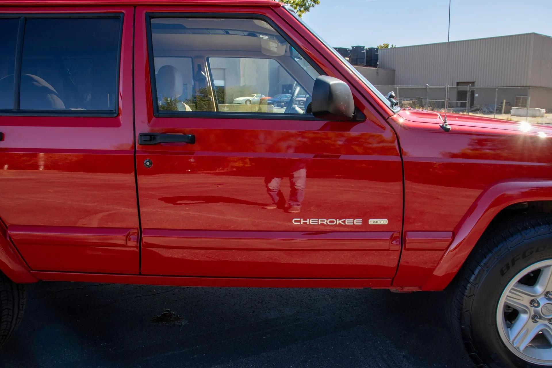 13k Mile 2001 Jeep Cherokee Limited