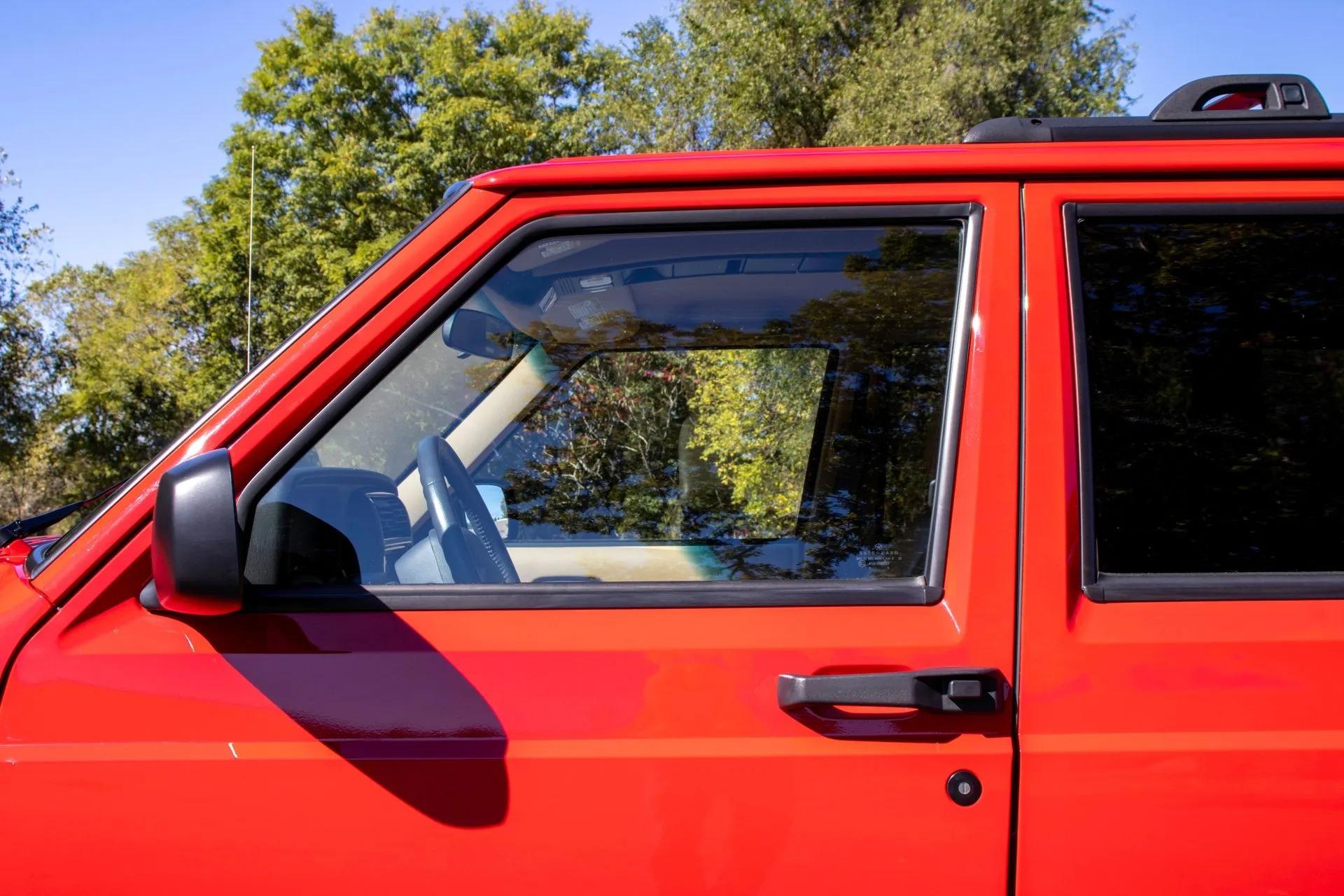 13k Mile 2001 Jeep Cherokee Limited