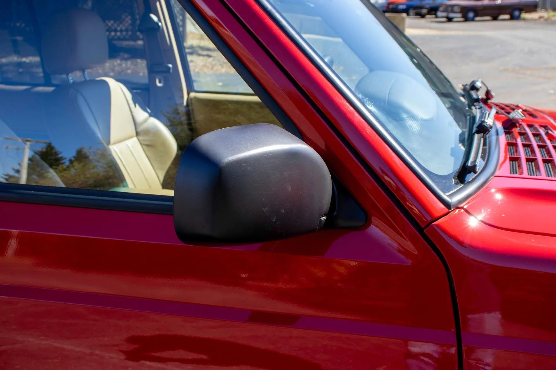 13k Mile 2001 Jeep Cherokee Limited