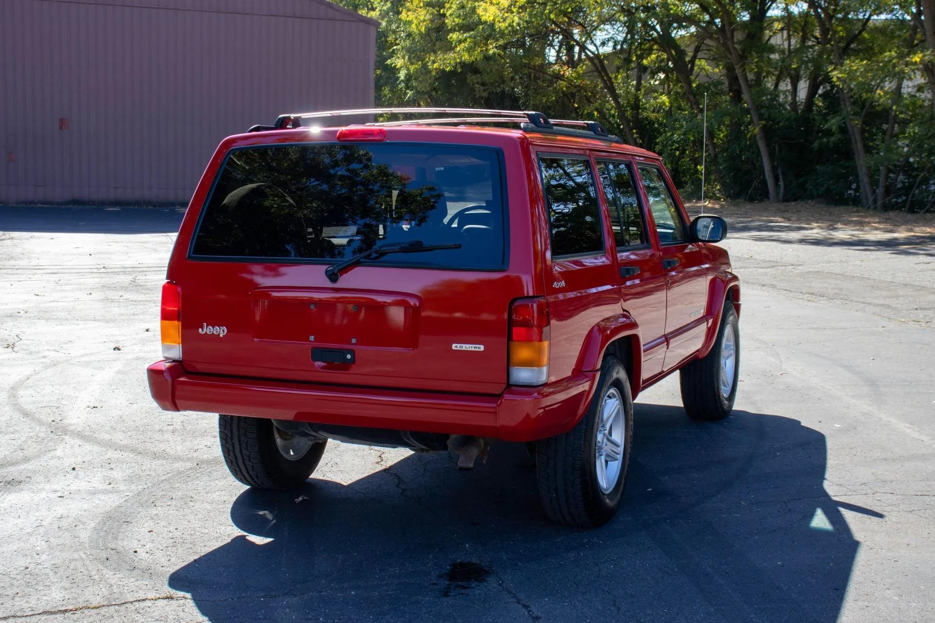 13k Mile 2001 Jeep Cherokee Limited