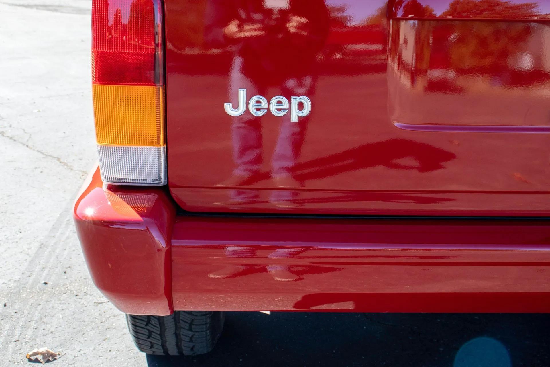 13k Mile 2001 Jeep Cherokee Limited