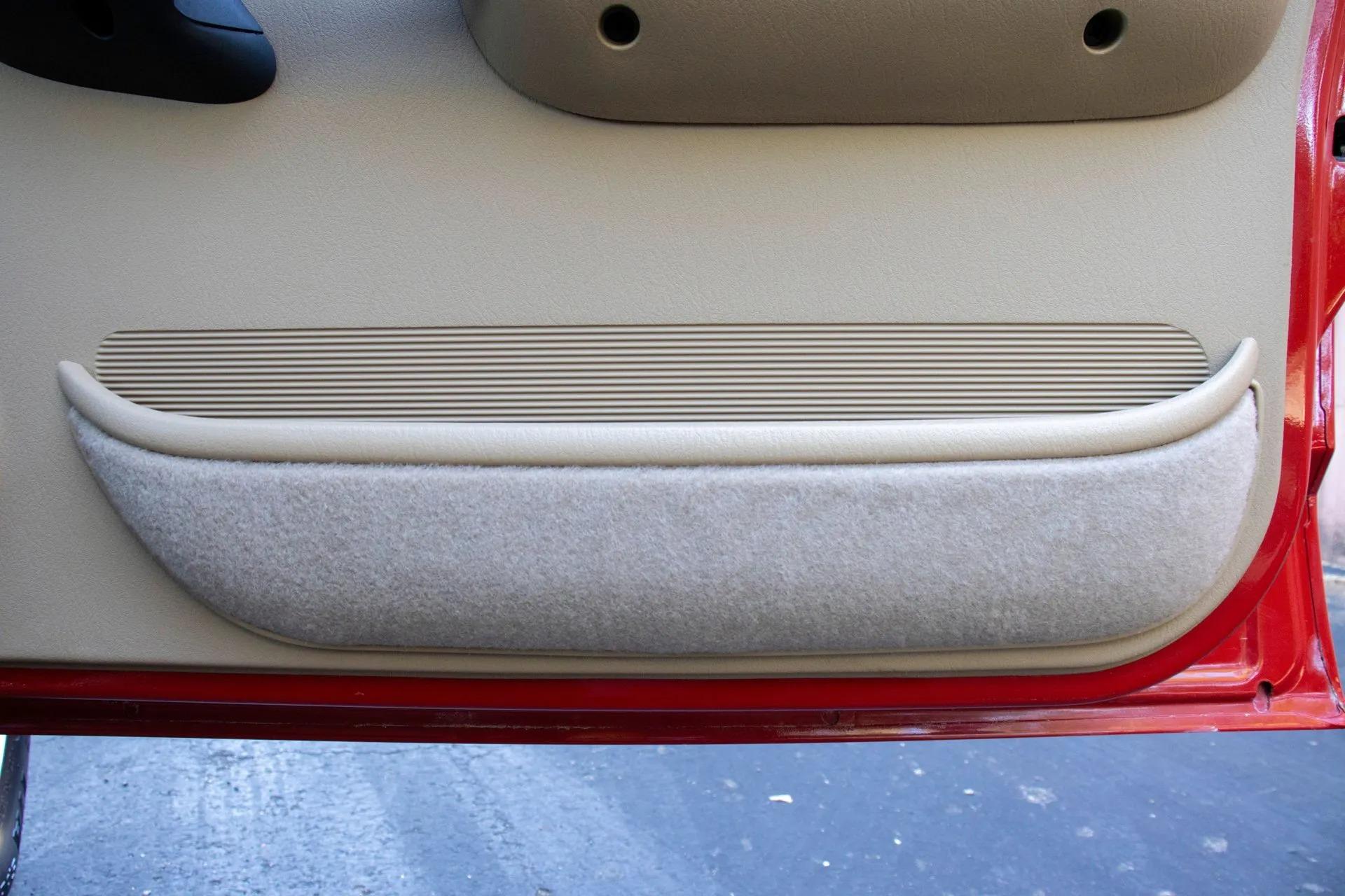 13k Mile 2001 Jeep Cherokee Limited