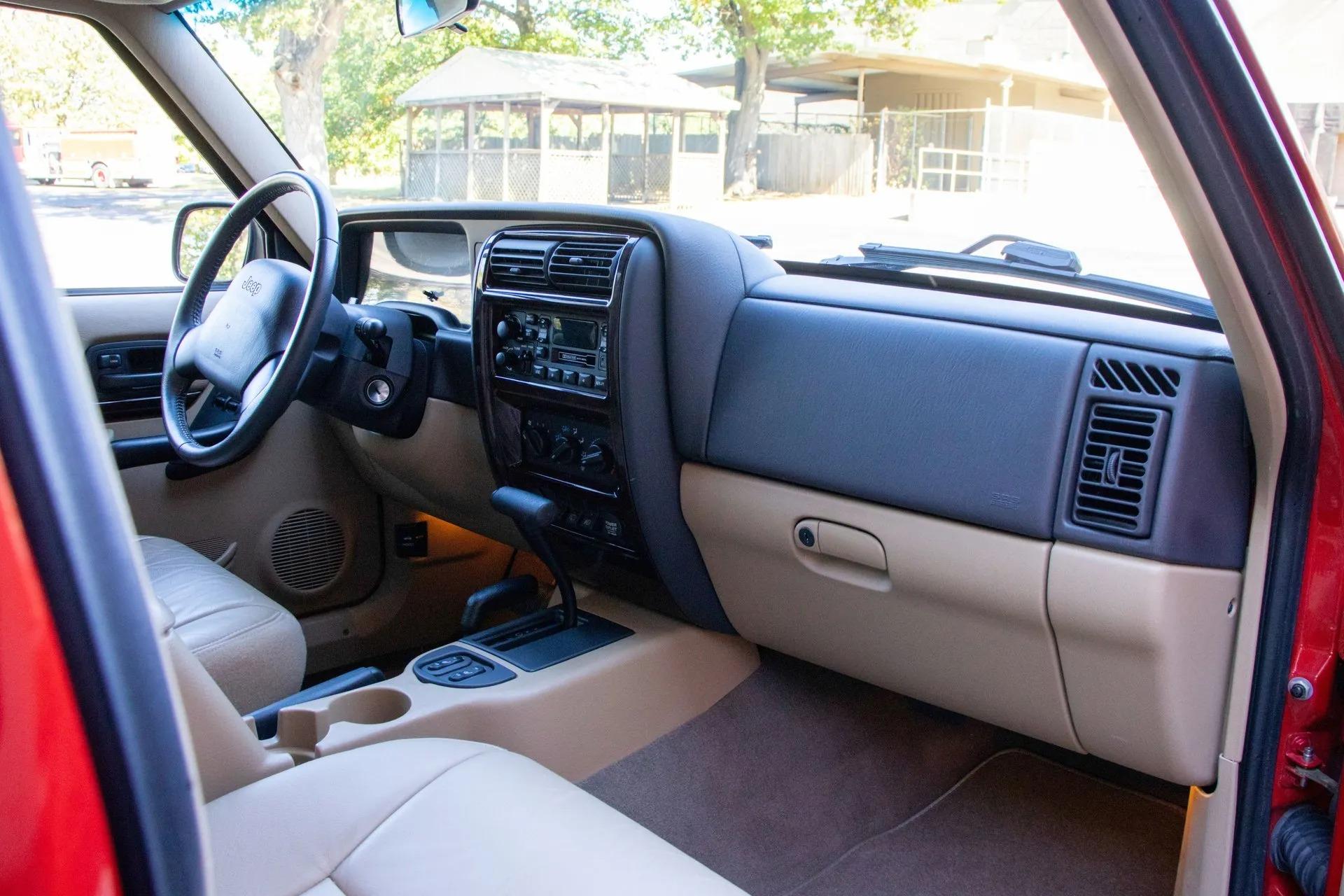 13k Mile 2001 Jeep Cherokee Limited