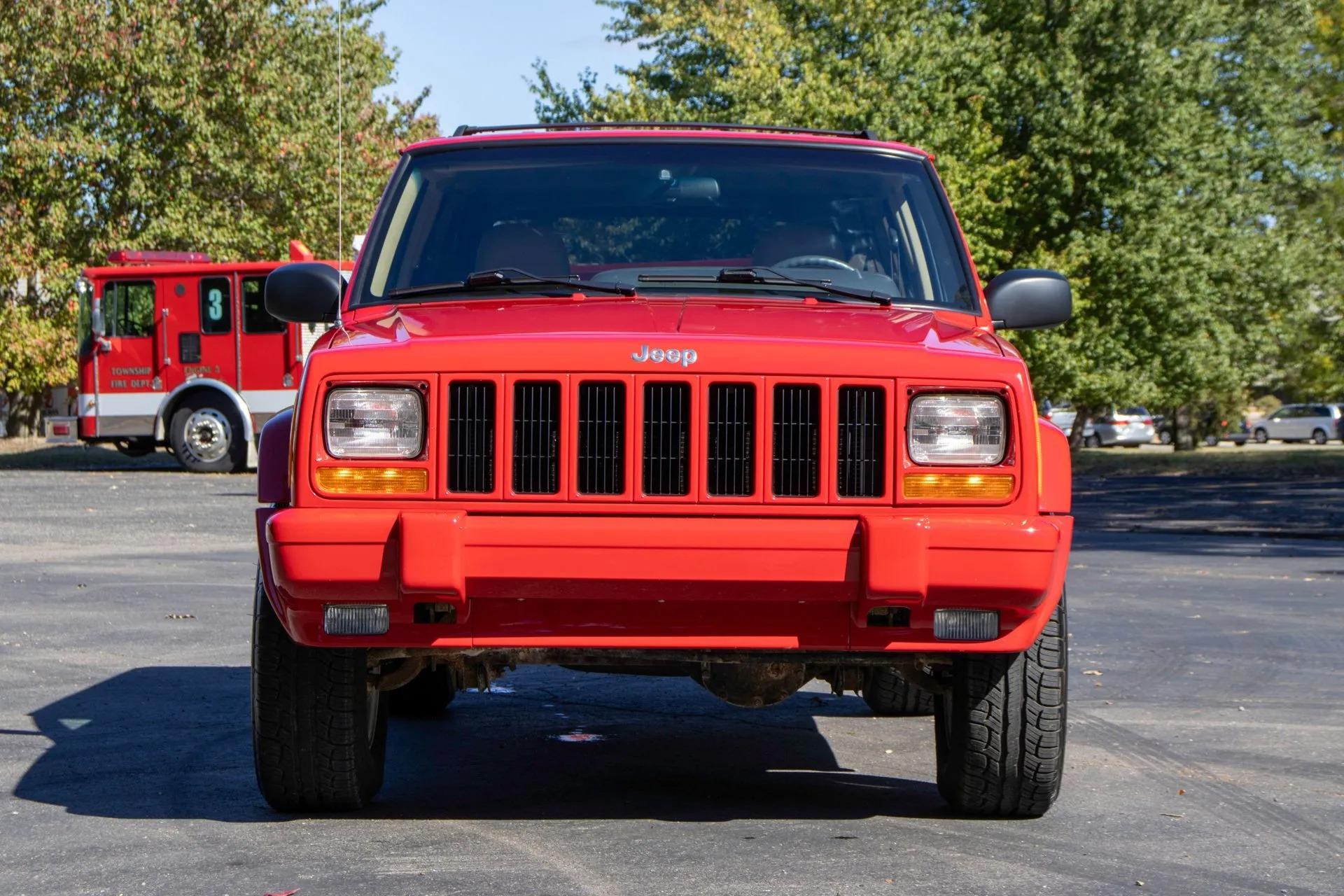 13k Mile 2001 Jeep Cherokee Limited - 2
