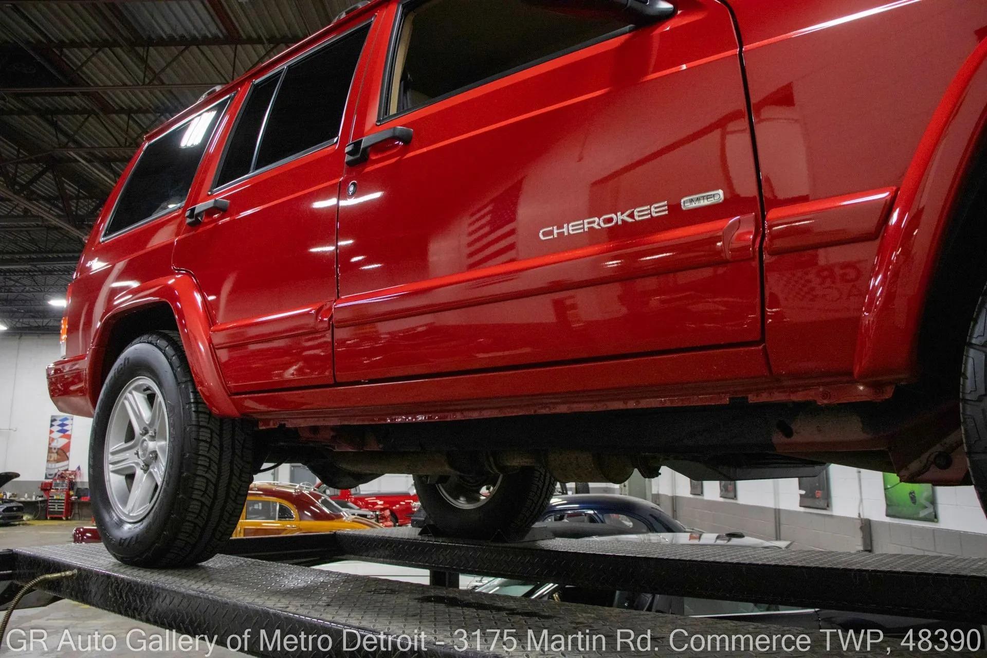 13k Mile 2001 Jeep Cherokee Limited