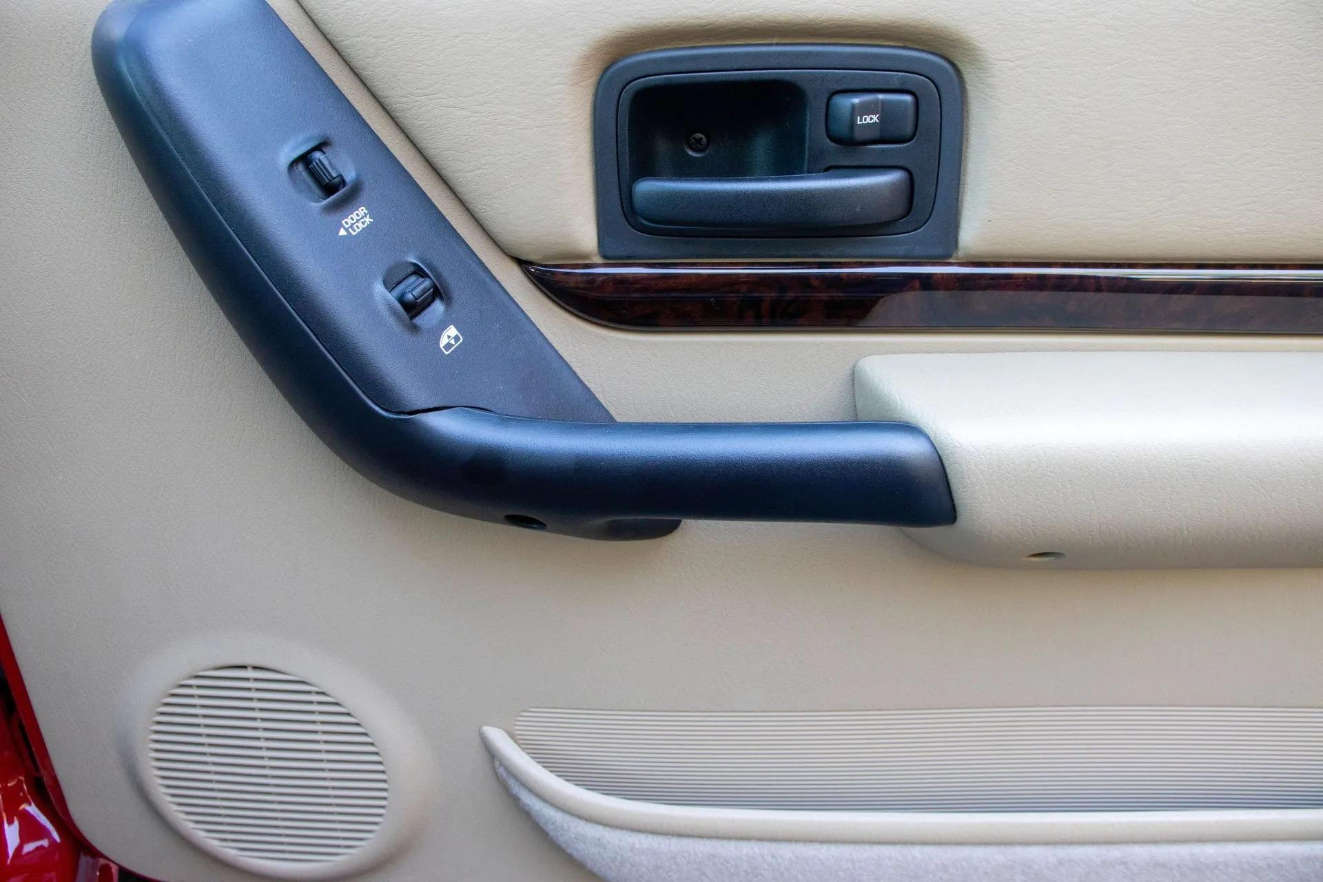 13k Mile 2001 Jeep Cherokee Limited