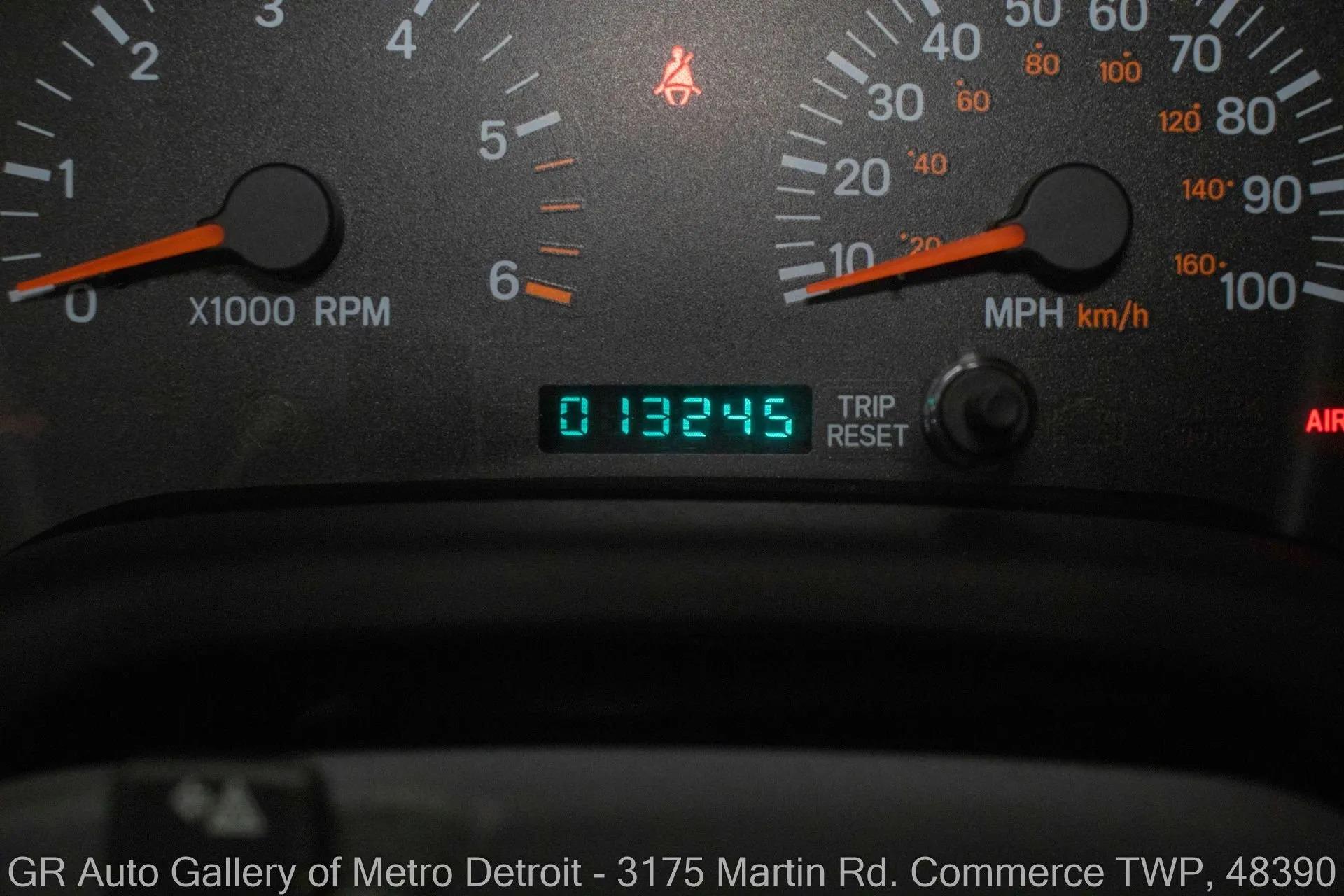 13k Mile 2001 Jeep Cherokee Limited