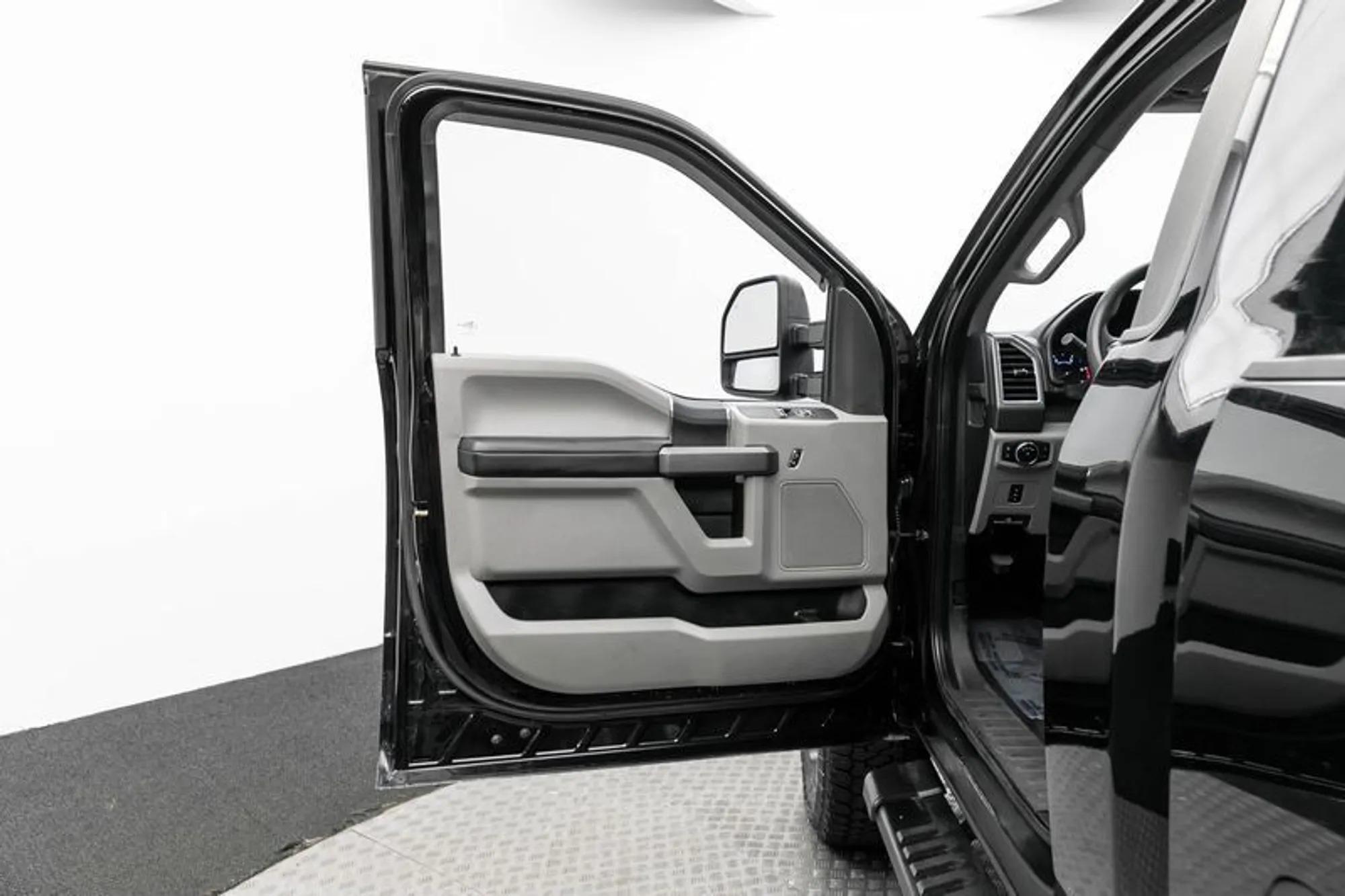 2017 Ford F-350 Super Duty XLT