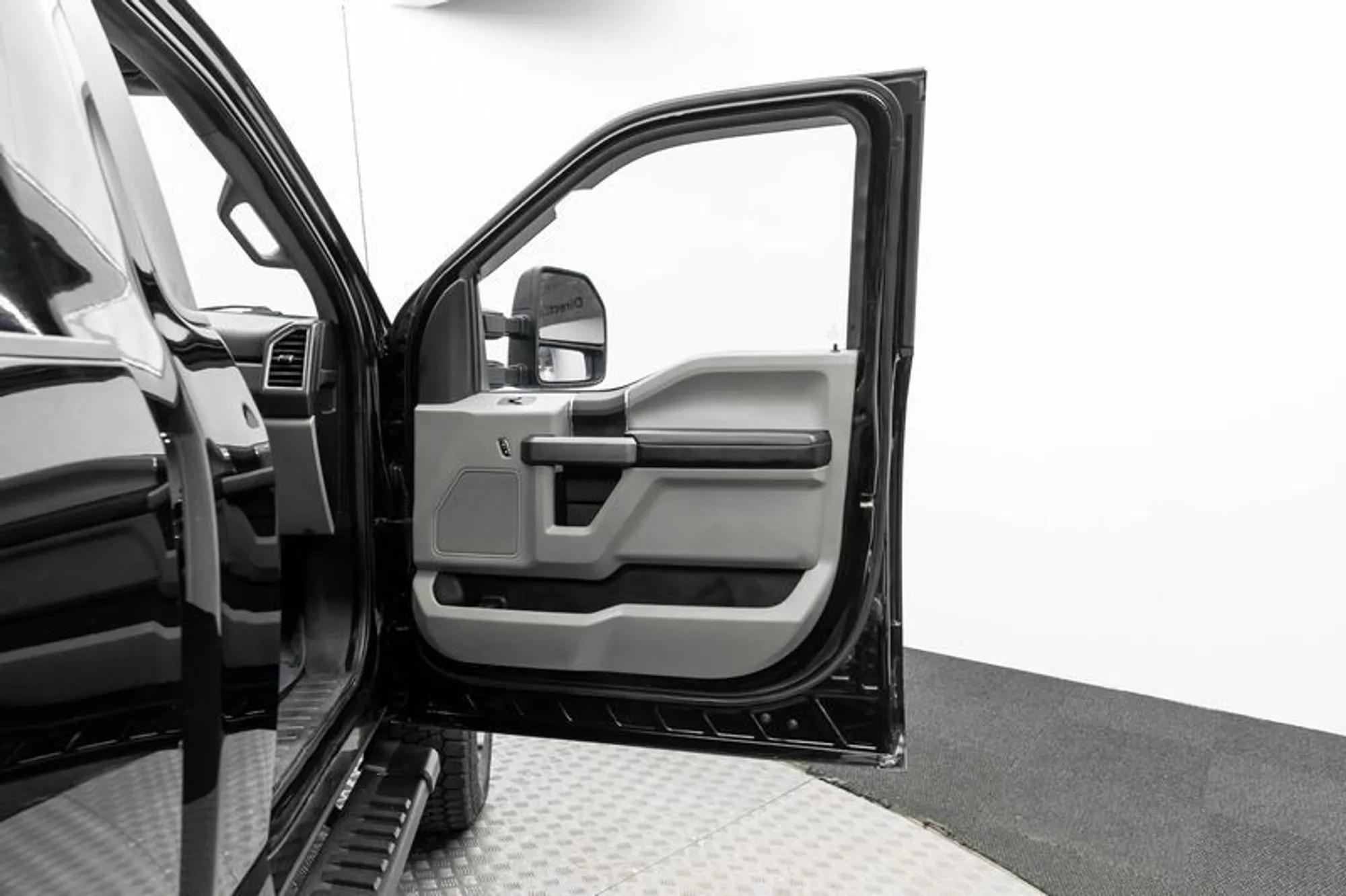 2017 Ford F-350 Super Duty XLT