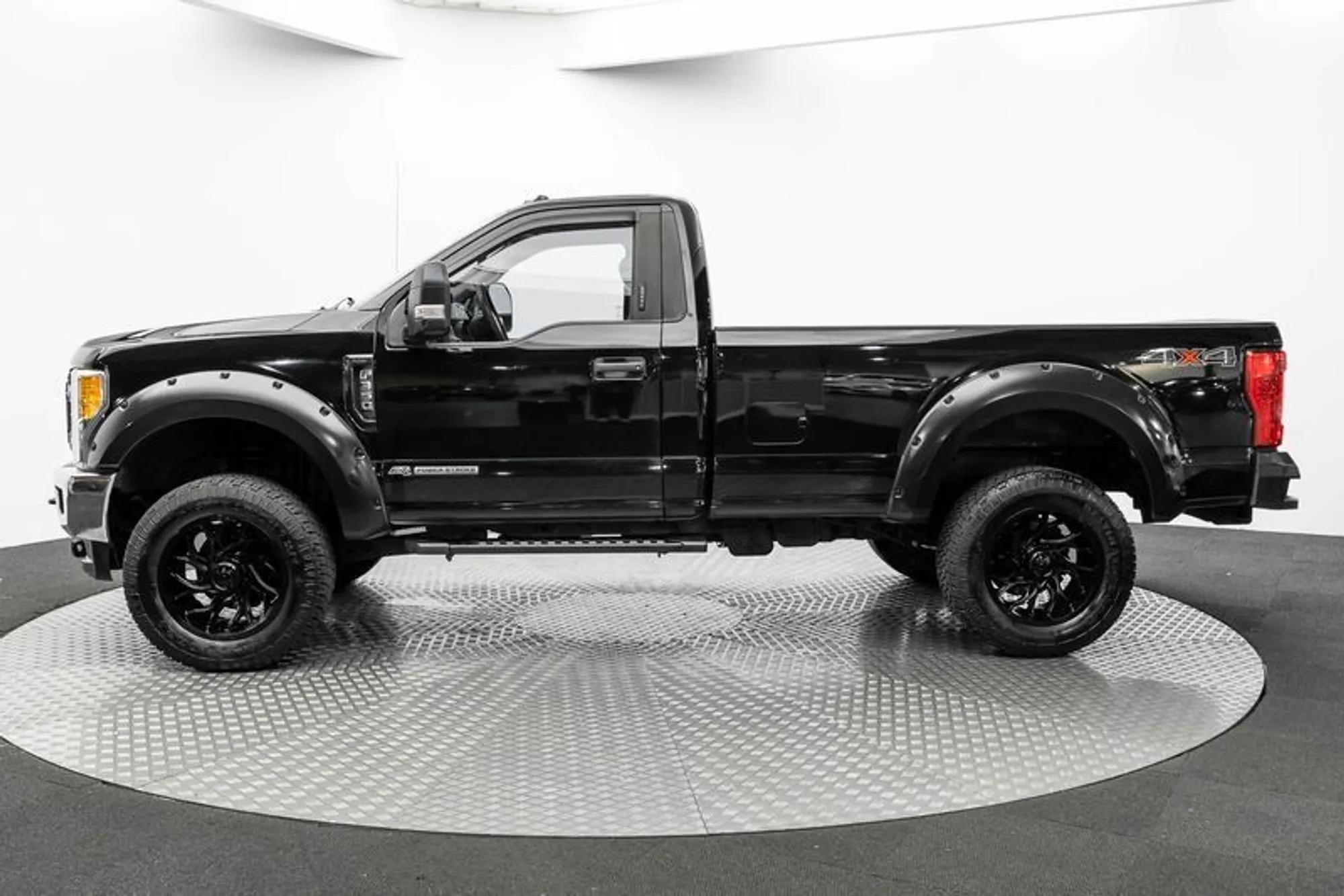 2017 Ford F-350 Super Duty XLT - 4