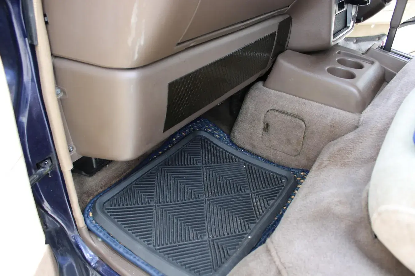 1995 Nissan Caravan Royale