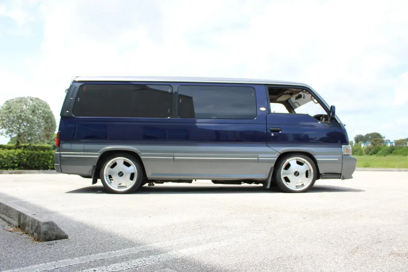 1995 Nissan Caravan Royale