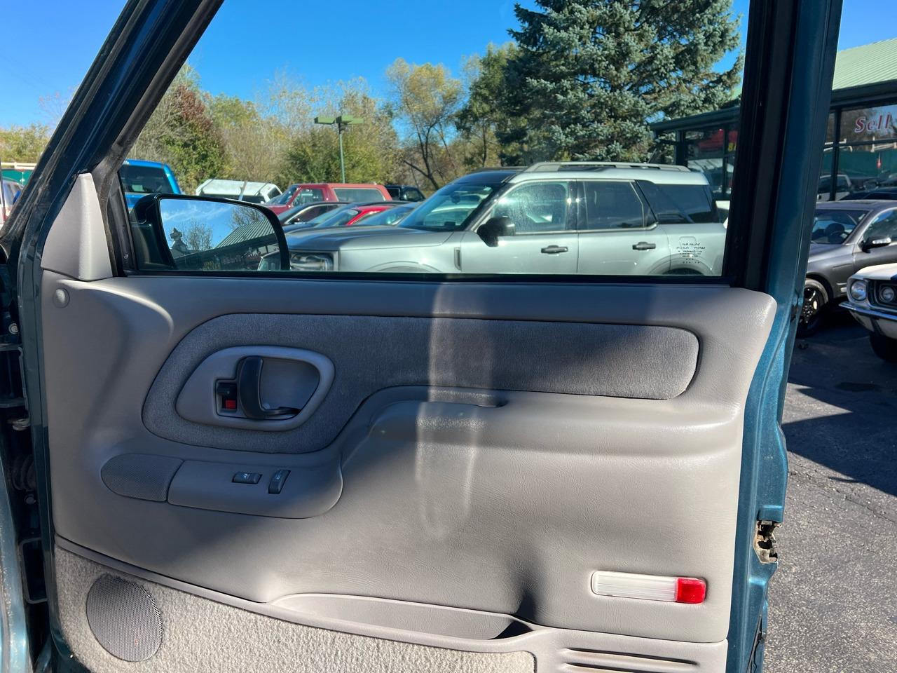 2-Door 1995 Chevrolet Tahoe 1500