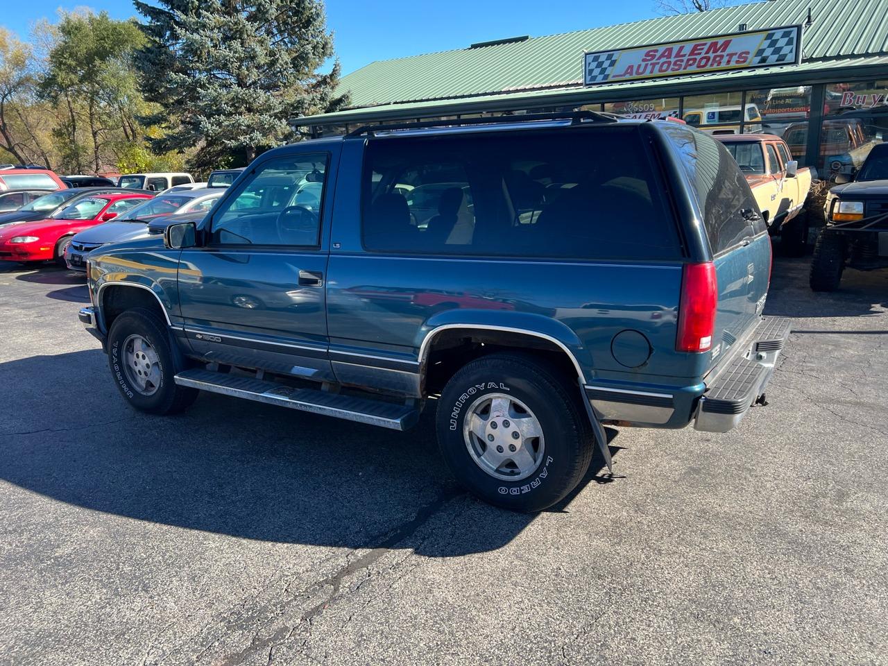 2-Door 1995 Chevrolet Tahoe 1500 - 3