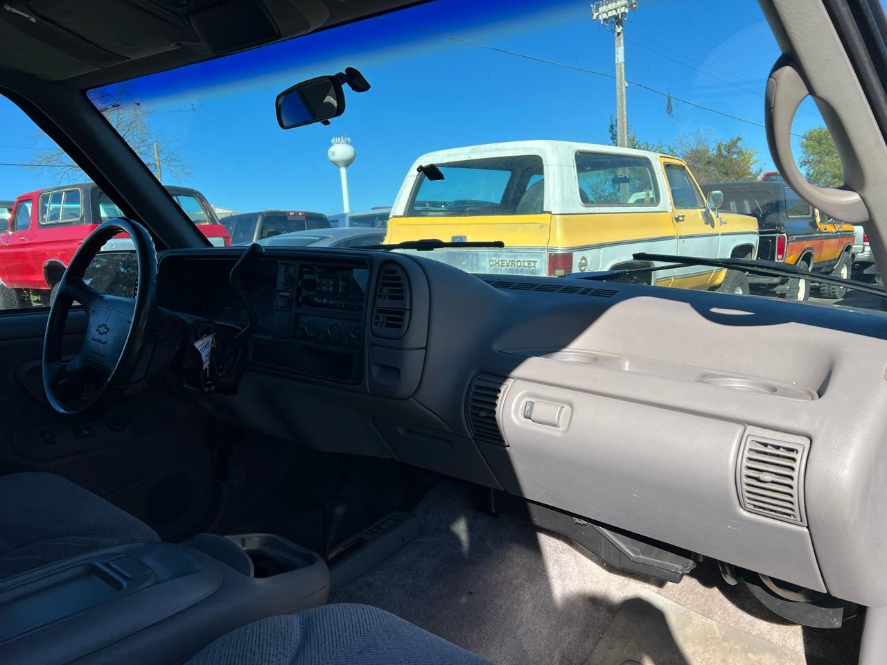 2-Door 1995 Chevrolet Tahoe 1500