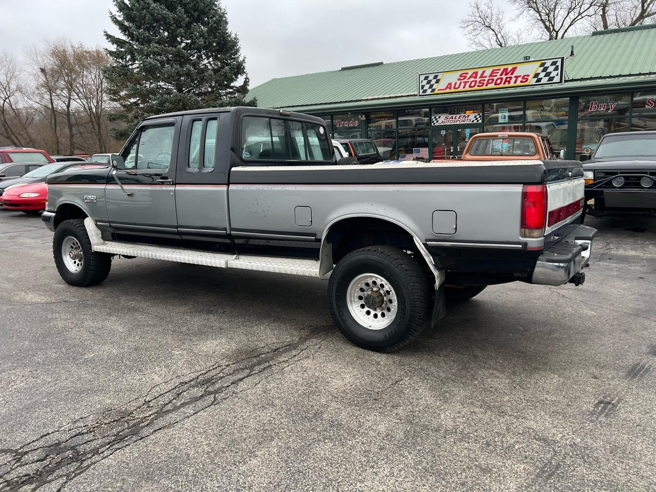 1990 Ford F-250 HD 4×4 - 4