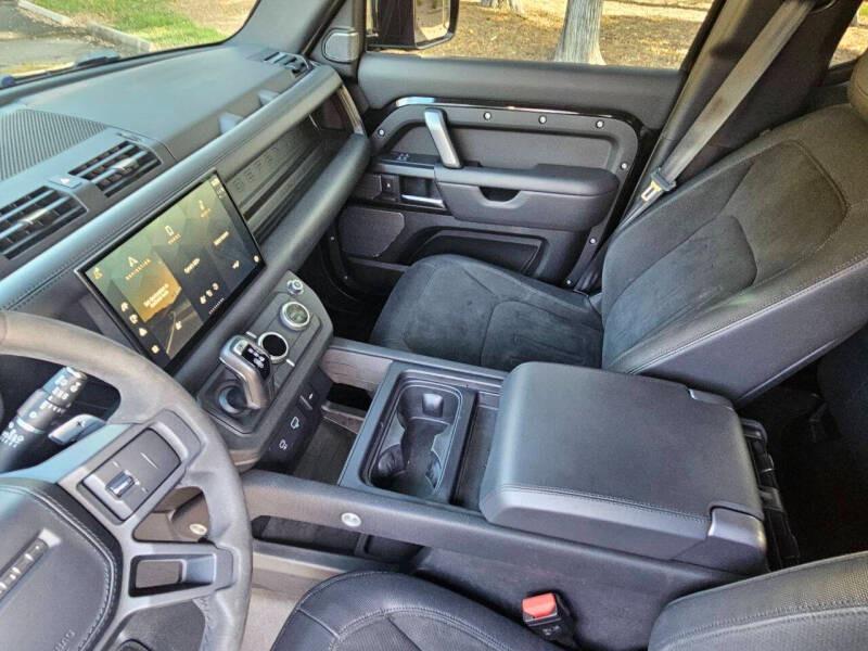 2024 Land Rover Defender 110 Urban Widetrack