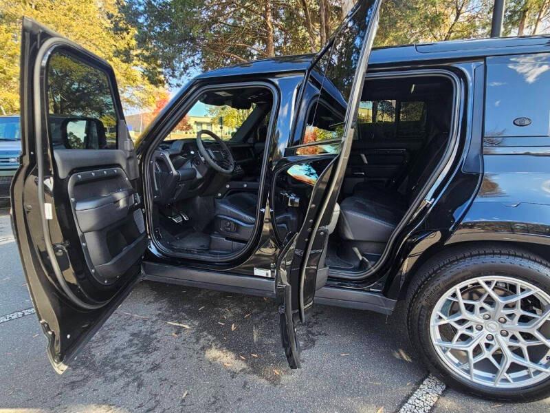 2024 Land Rover Defender 110 Urban Widetrack