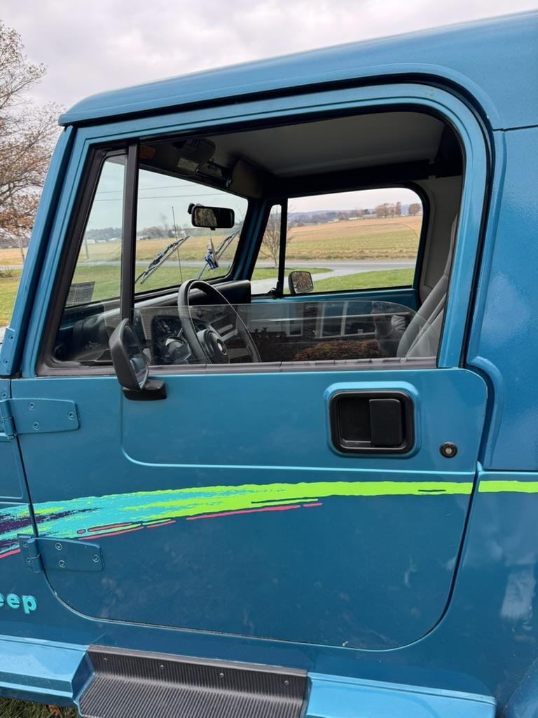 53k-Mile 1993 Jeep Wrangler YJ Splash Edition - 3