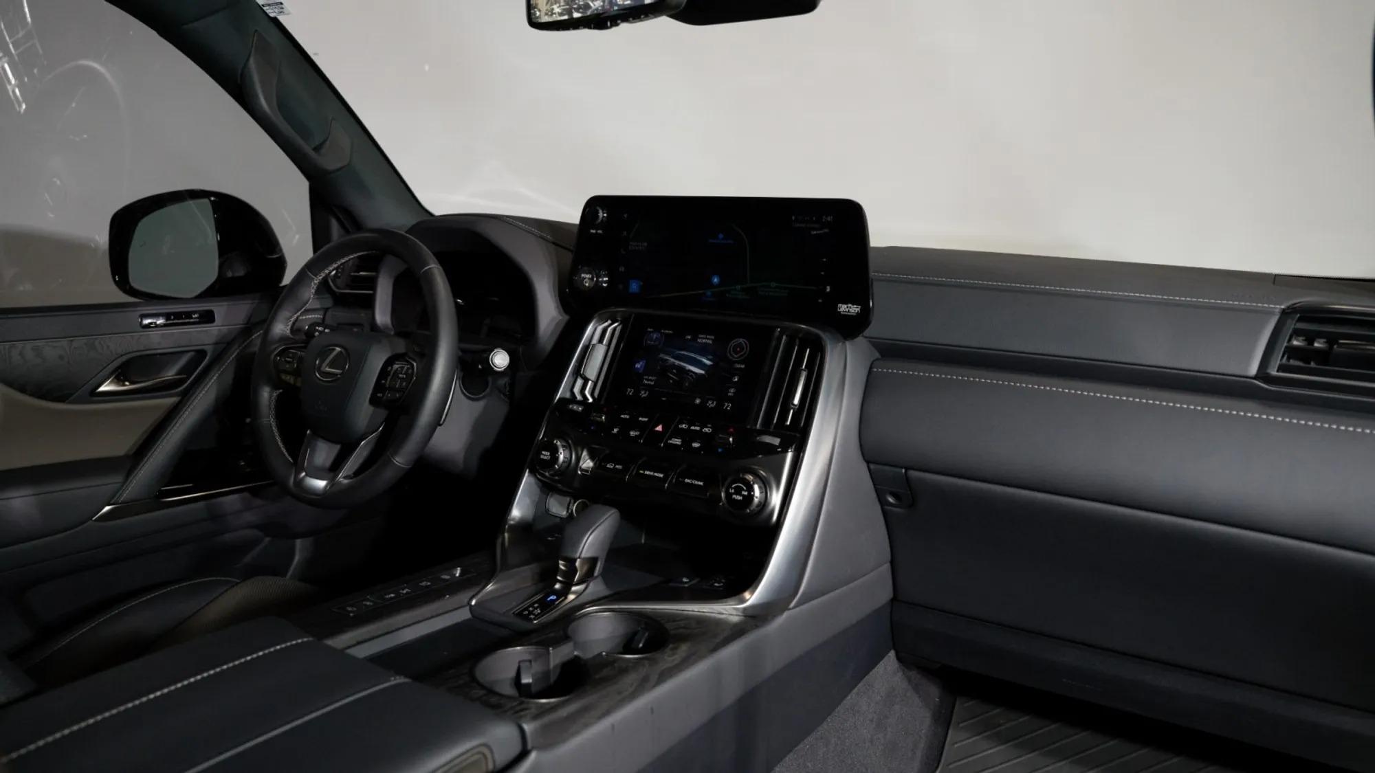 2025 Lexus LX 700h Overtrail