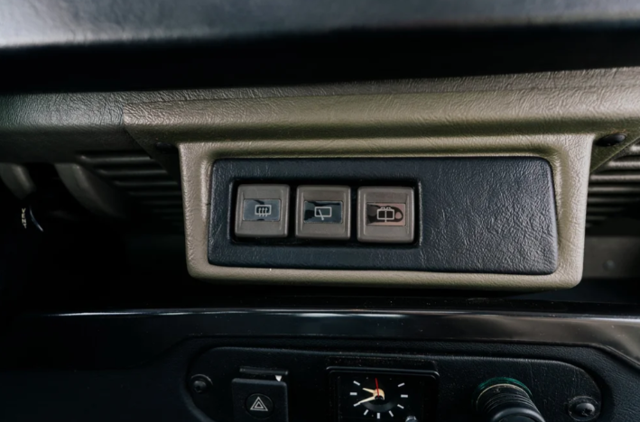 1995 Land Rover NAS Defender 90