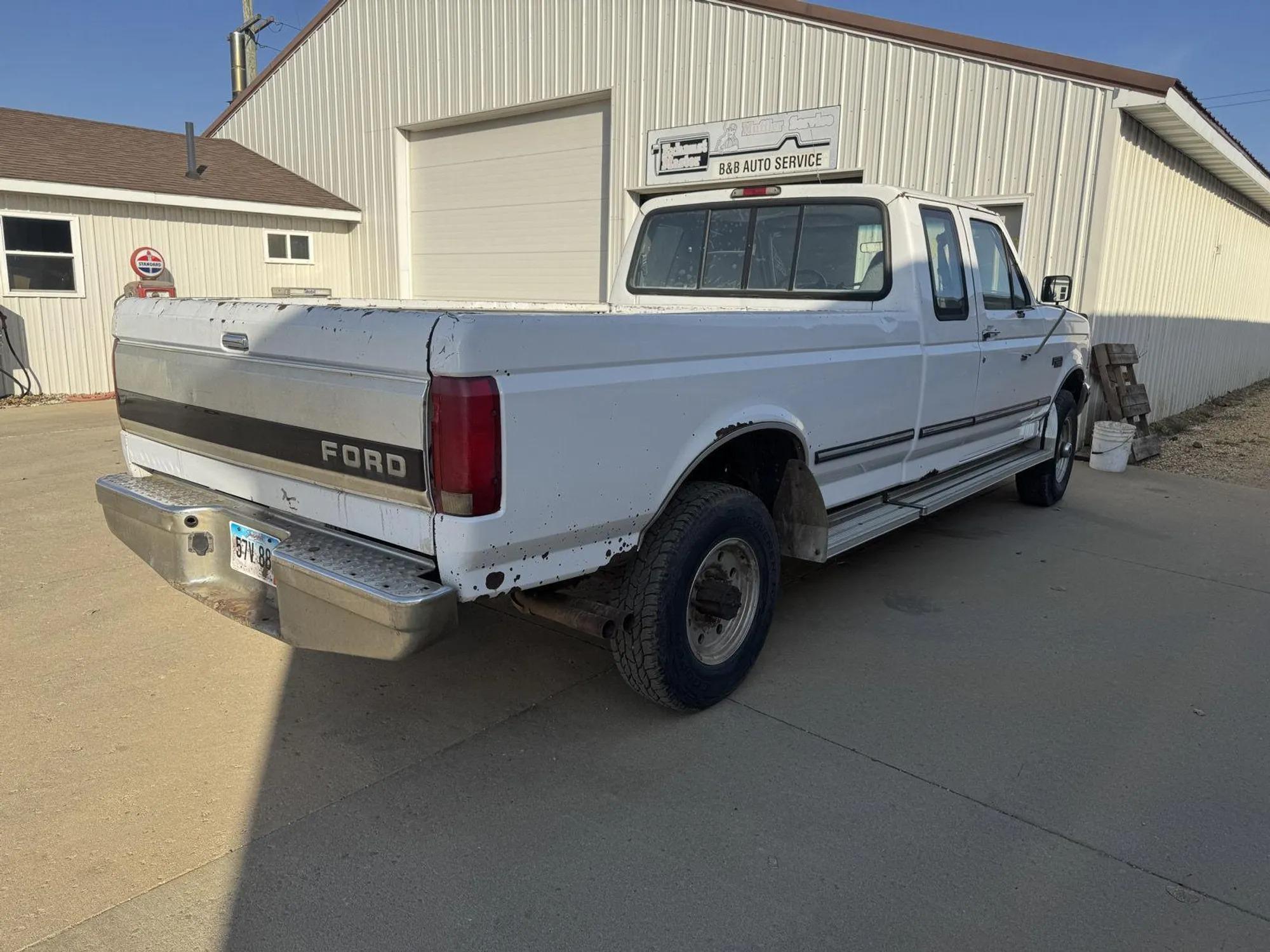 1996 Ford F-250 XLT - 2