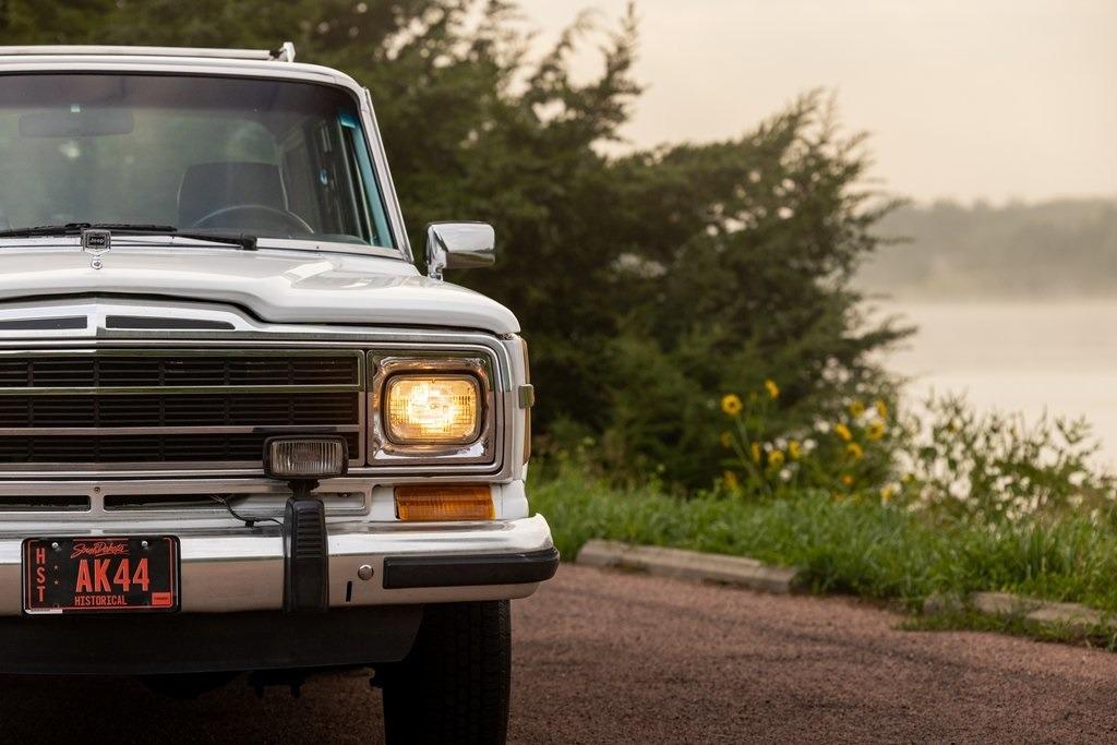 1989 Jeep Grand Wagoneer