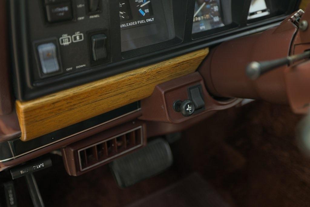 1989 Jeep Grand Wagoneer