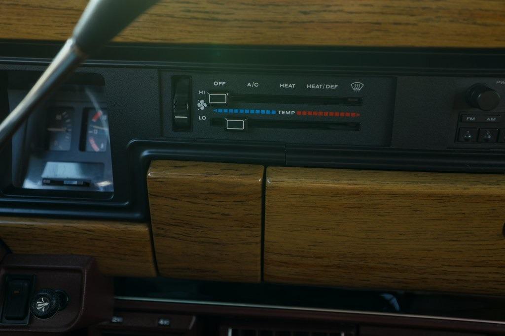 1989 Jeep Grand Wagoneer