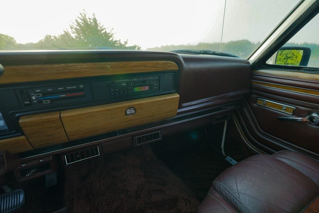 1989 Jeep Grand Wagoneer
